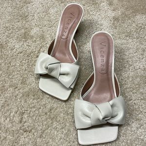 Anthropologie Ivory Kitten Heel With Bow